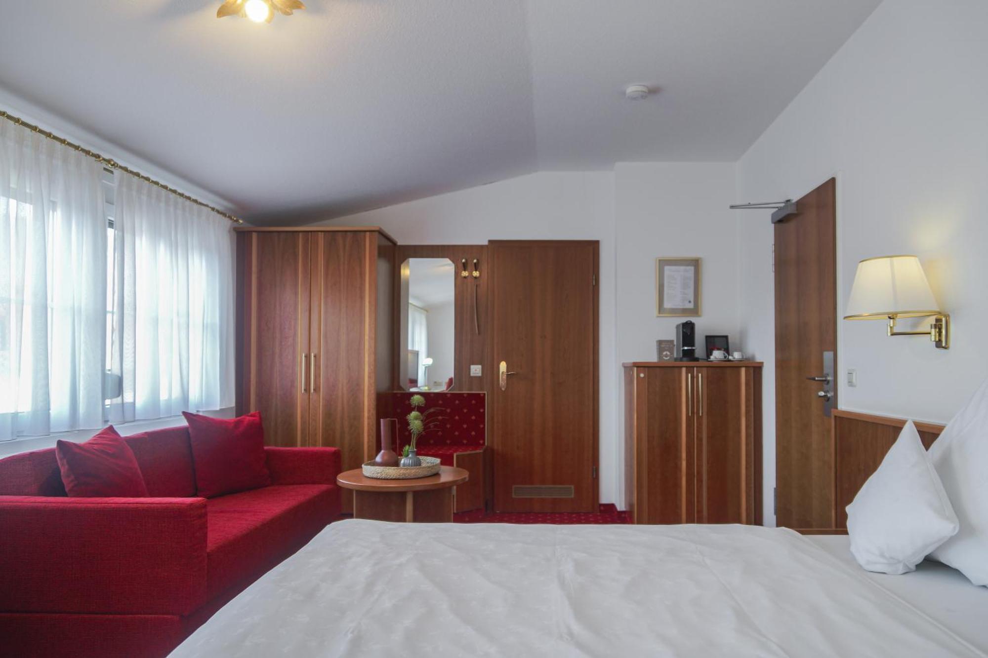 Hotel Garni In Der Breite Альбштадт Экстерьер фото