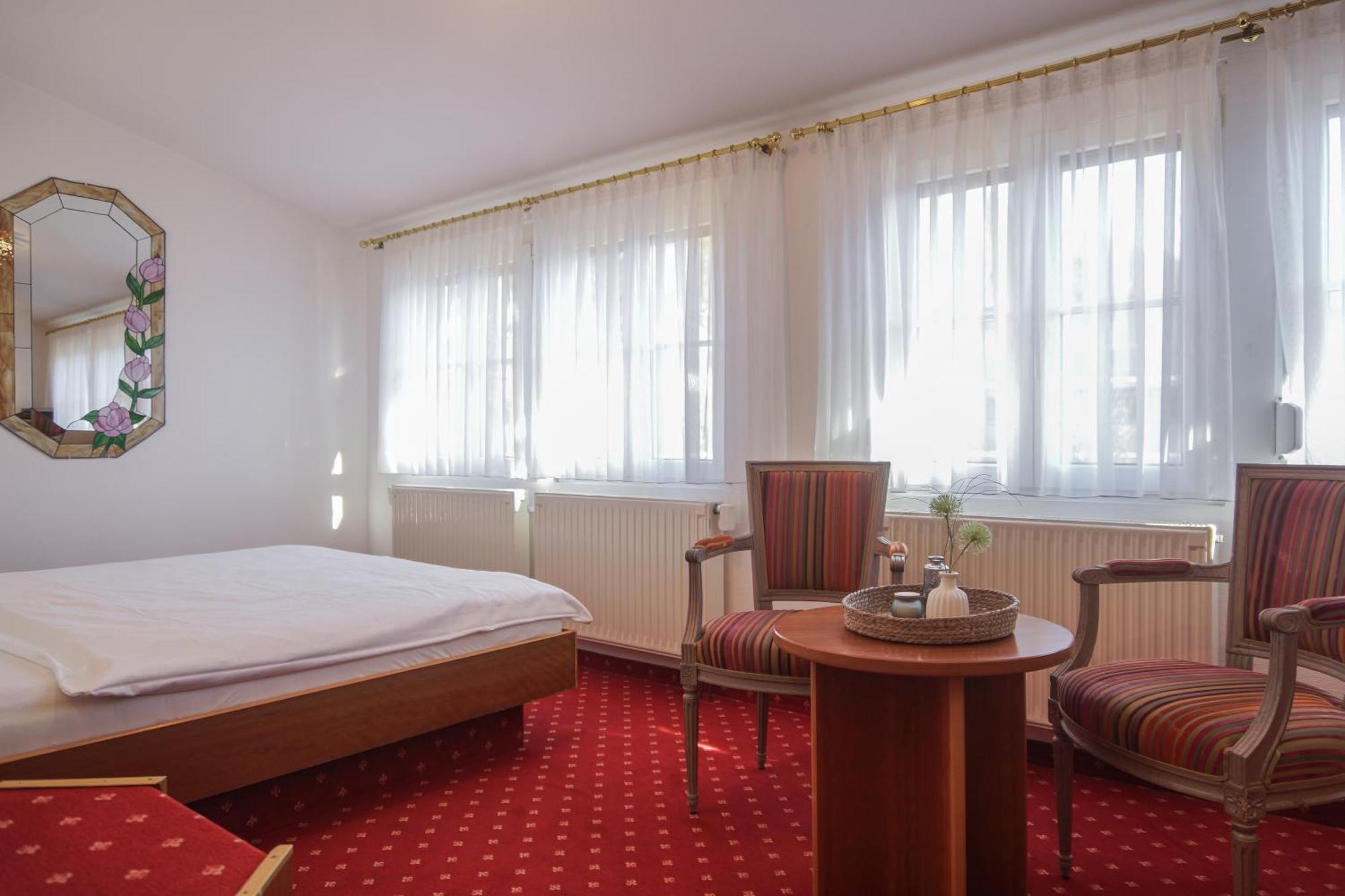 Hotel Garni In Der Breite Альбштадт Экстерьер фото